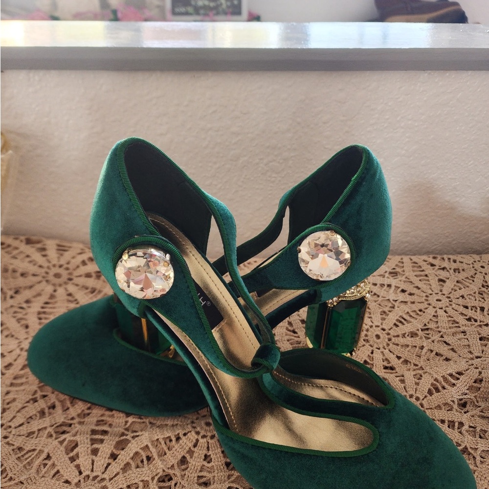 Chic Green Heels with Crystal Details
